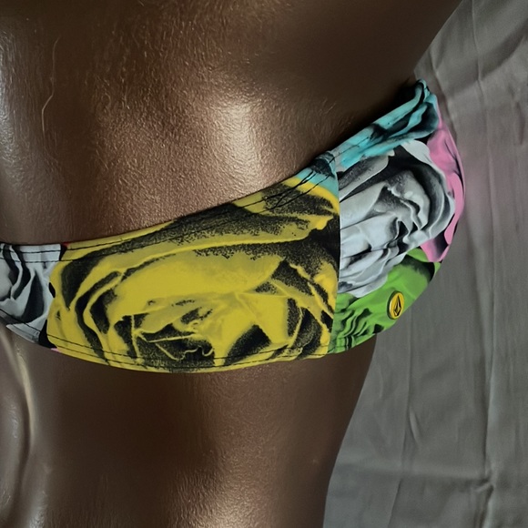 Volcom Bikini Top - Picture 5 of 8